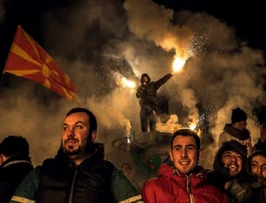 Ο ορισμός του αλυτρωτισμού: Δικαίωμα «προστασίας» των «Μακεδόνων» θεσμοθετούν οι Σκοπιανοί στο Σύνταγμά τους